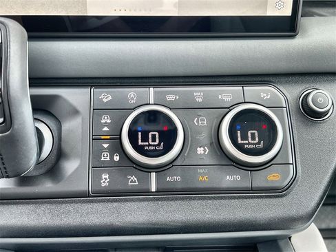 Used 2025 Land Rover Defender 110 S image 26