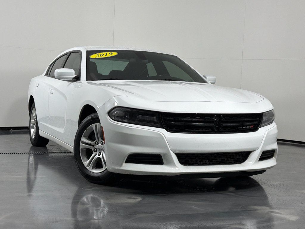 Used 2019 Dodge Charger SXT RWD image 2