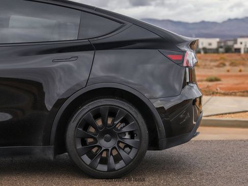 Used 2021 Tesla Model Y Long Range image 5