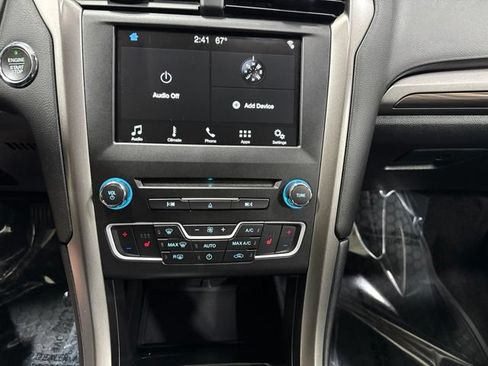Used 2017 Ford Fusion SE w/ Fusion SE Technology Package FWD image 18