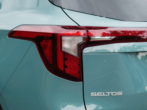 Certified 2025 Kia Seltos EX w/ EX Sunroof Package AWD/4WD image 17