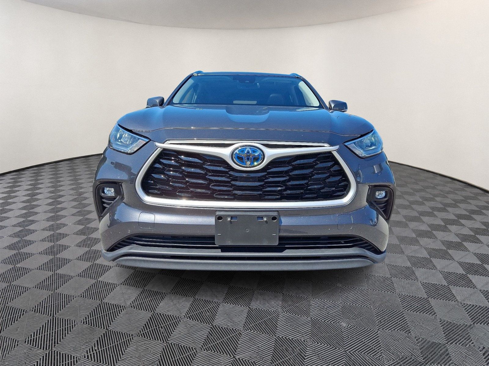 Used 2020 Toyota Highlander XLE AWD/4WD image 2
