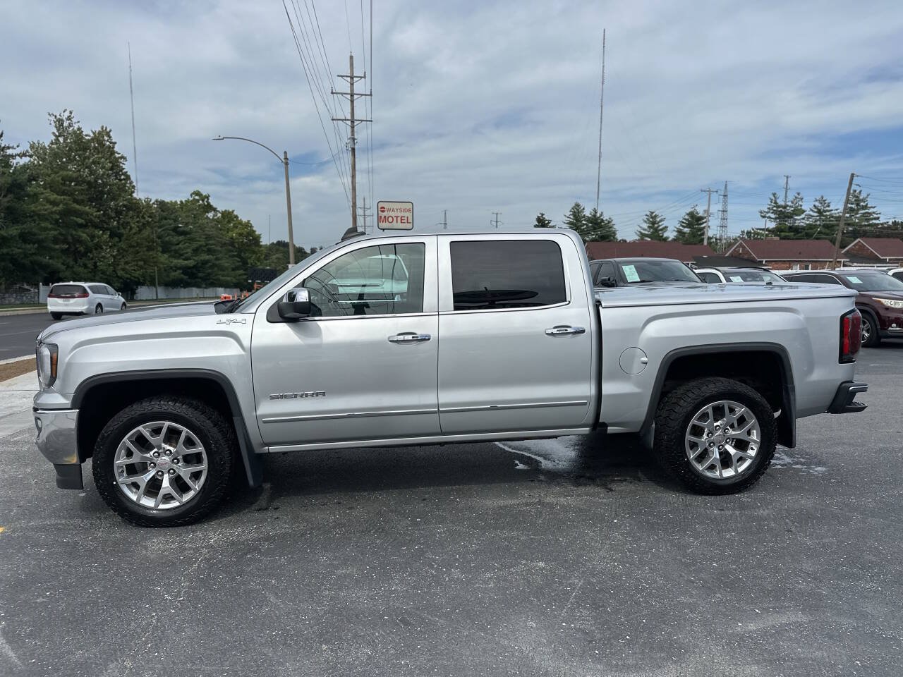 Used 2017 GMC Sierra 1500 SLT w/ SLT Premium Package AWD/4WD image 4