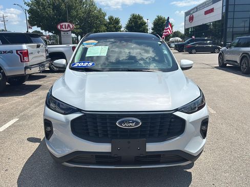 Used 2025 Ford Escape Platinum AWD/4WD image 2