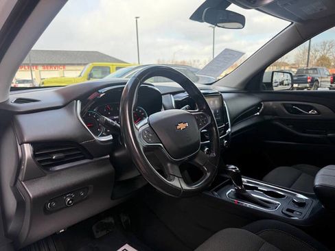 Used 2020 Chevrolet Traverse LT image 11