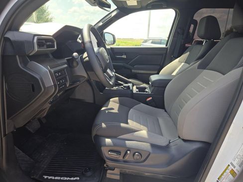 Used 2025 Toyota Tacoma TRD Off-Road w/ TRD Off Road Upgrade Package AWD/4WD image 9