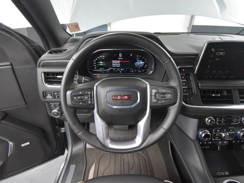 Used 2024 GMC Yukon XL SLT image 28