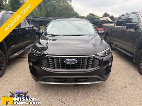 Used 2023 Ford Escape Platinum w/ Premium Technology Package AWD/4WD image 3