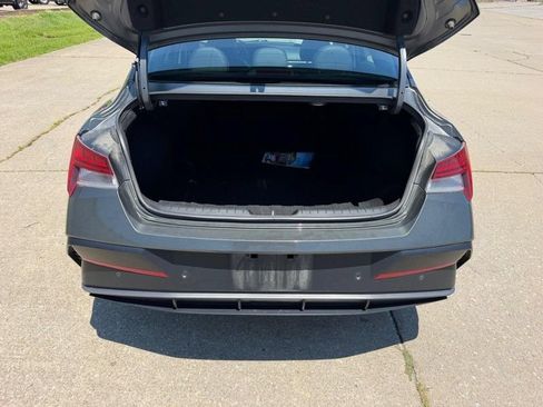 Used 2024 Hyundai Elantra Limited FWD image 5