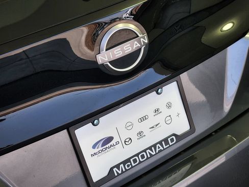 Used 2025 Nissan Leaf S FWD image 9
