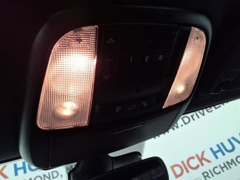 Used 2025 Dodge Durango GT AWD/4WD image 27