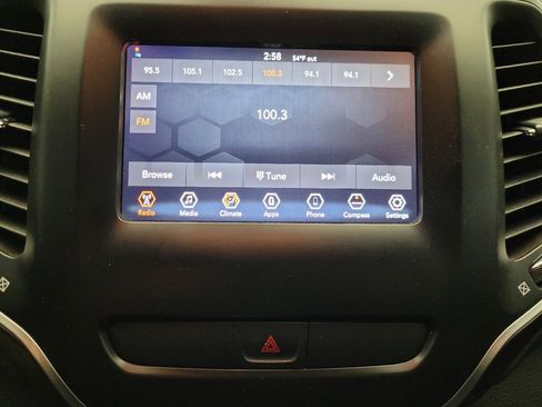 Used 2019 Jeep Cherokee Latitude w/ Popular Appearance Group AWD/4WD image 25