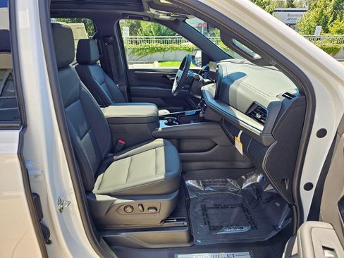 New 2026 Chevrolet Tahoe Z71 w/ Comfort Package AWD/4WD image 11