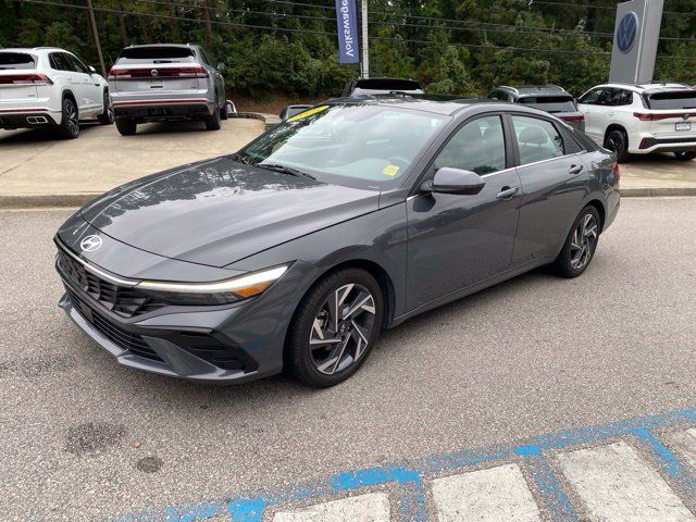 Used 2025 Hyundai Elantra SEL FWD image 3