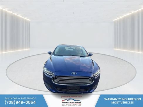 Used 2015 Ford Fusion SE FWD image 2