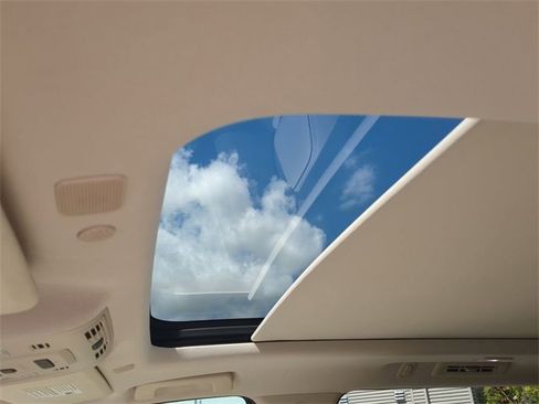 Used 2022 GMC Yukon XL Denali w/ Denali Ultimate Package image 10