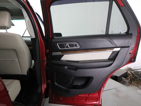 Used 2018 Ford Explorer Platinum AWD/4WD image 40