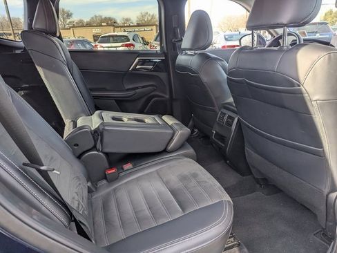 Used 2024 Mitsubishi Outlander SE image 32