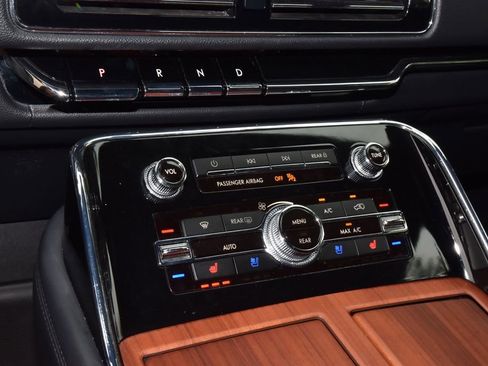 Used 2024 Lincoln Navigator L 4WD image 32