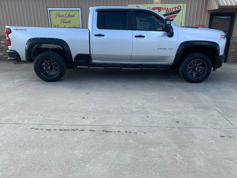 Used 2021 Chevrolet Silverado 2500 Custom w/ Custom Value Package image 6