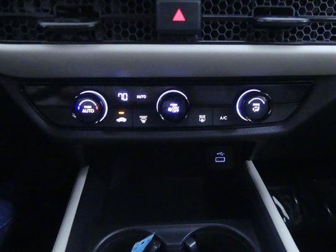 Used 2025 Honda HR-V LX image 11