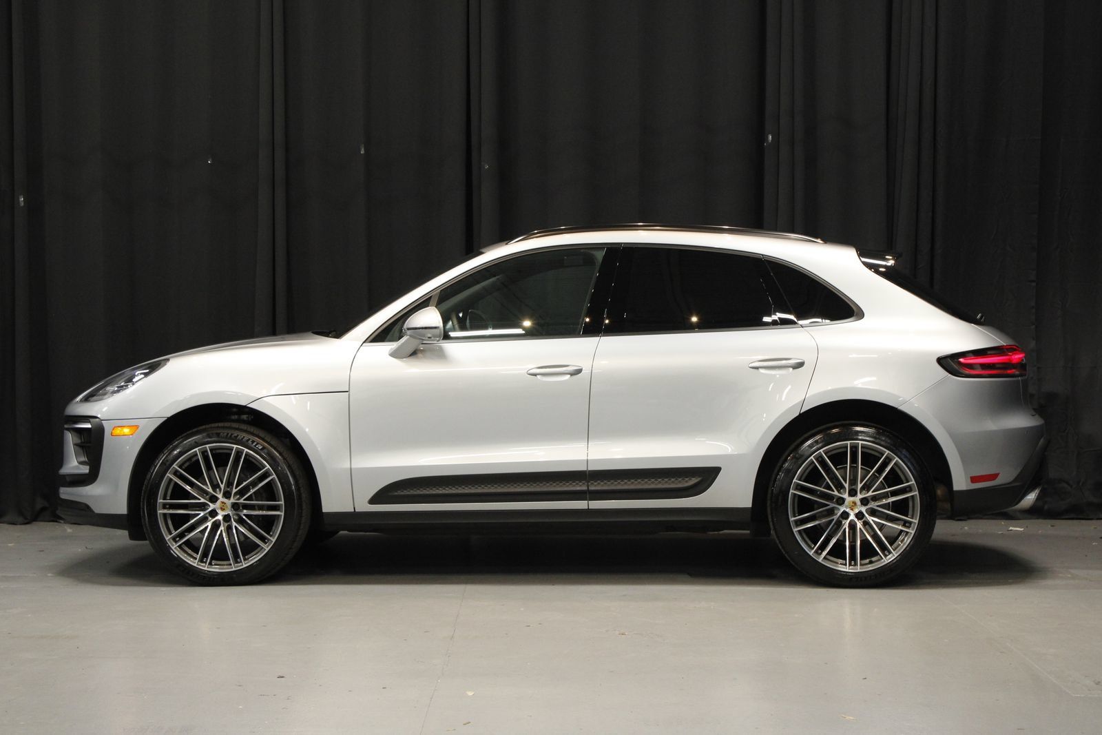 Certified 2026 Porsche Macan AWD/4WD image 2