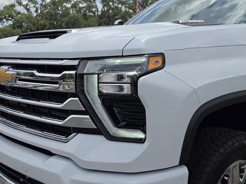 New 2026 Chevrolet Silverado 2500 High Country w/ High Country Premium Package AWD/4WD image 9