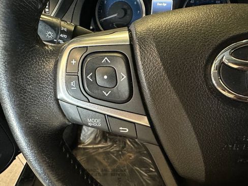 Used 2015 Toyota Camry XLE w/ Moonroof Package FWD image 11