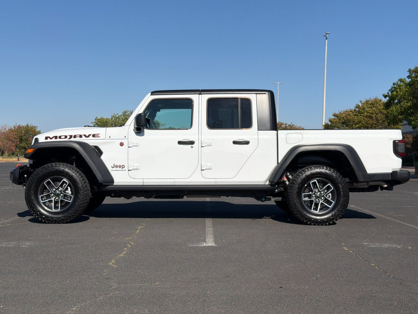 Used 2026 Jeep Gladiator Mojave AWD/4WD image 7