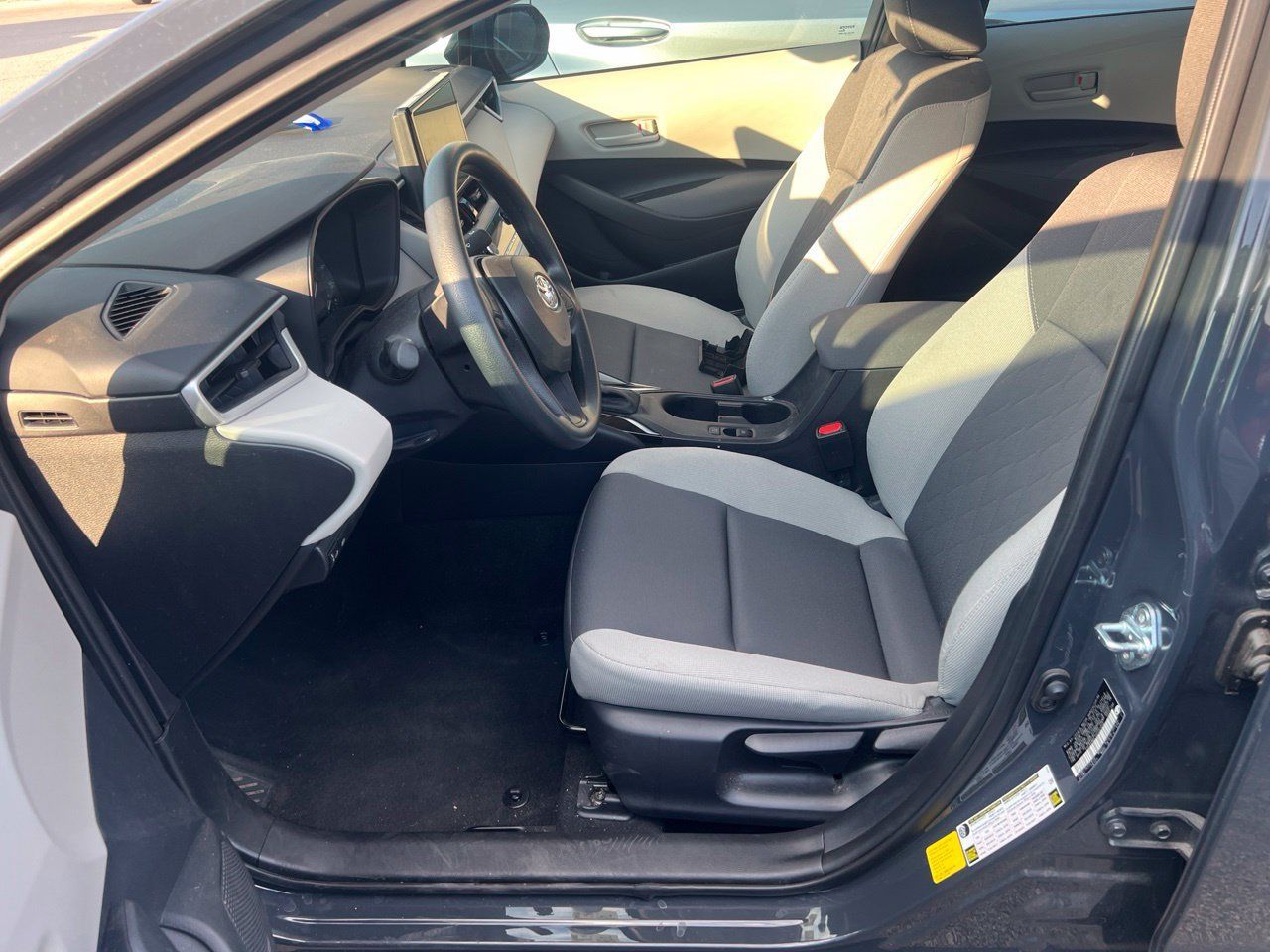 Used 2025 Toyota Corolla LE FWD image 8