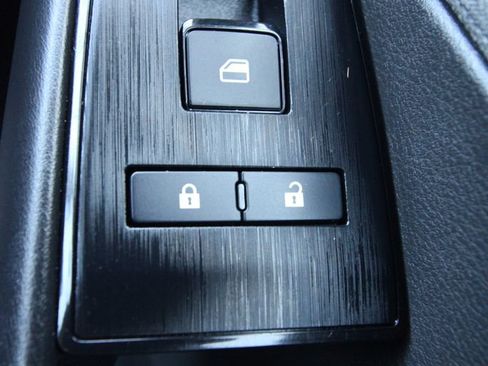Used 2023 Nissan Rogue S AWD/4WD image 24