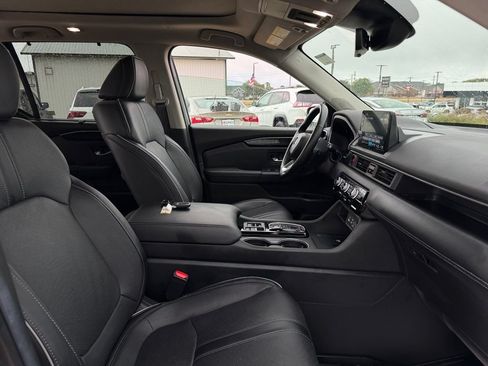 Used 2025 Honda Pilot Elite image 43