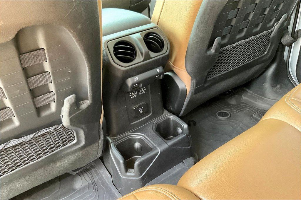 Used 2023 Jeep Gladiator Rubicon w/ Cold Weather Group AWD/4WD image 11
