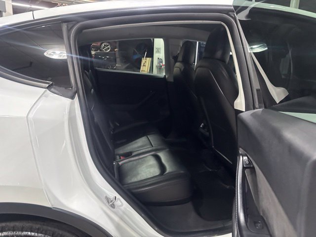 Used 2022 Tesla Model Y Long Range AWD/4WD image 34