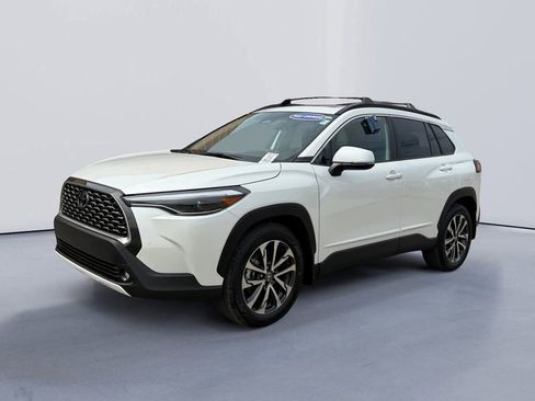 Used 2024 Toyota Corolla Cross XLE w/ Convenience Package image 7