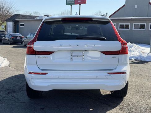 Used 2022 Volvo XC60 B5 Momentum w/ Protection Package Premier image 21