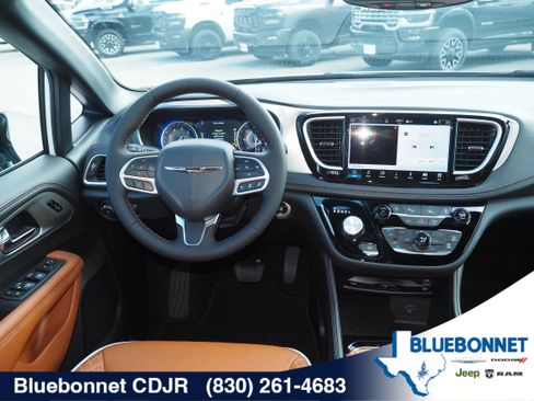 New 2026 Chrysler Pacifica Pinnacle FWD image 19