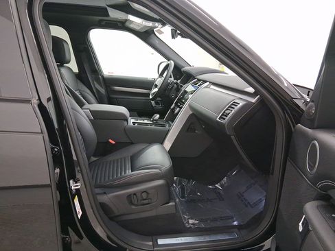 Used 2025 Land Rover Discovery Dynamic SE image 31