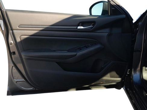 Used 2025 Nissan Altima 2.5 SV image 15