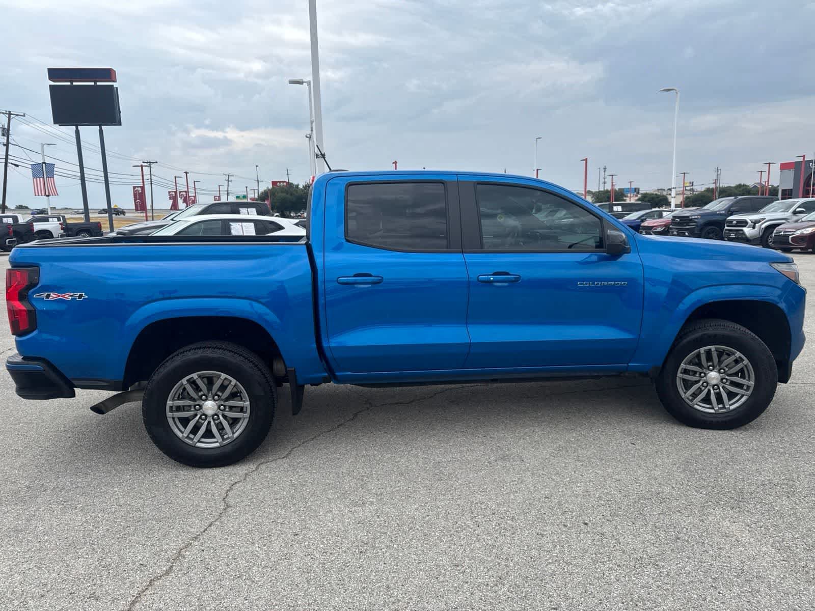 Used 2024 Chevrolet Colorado LT w/ LT Convenience Package AWD/4WD image 8