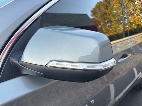 Used 2024 Chevrolet Traverse LT image 11