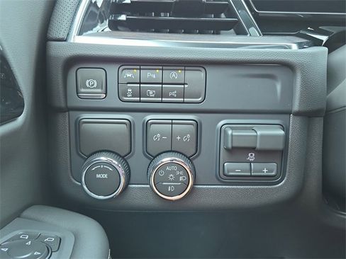 New 2026 Chevrolet Suburban Premier w/ Sun And Tow Package image 25