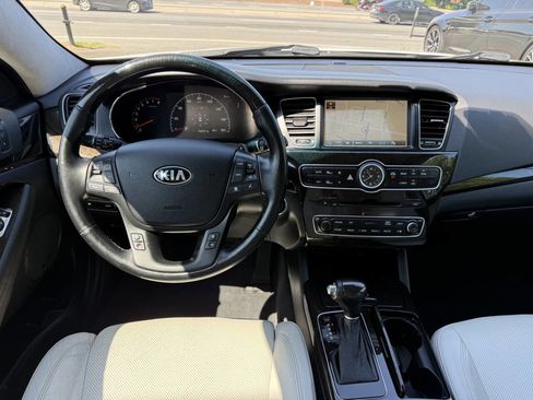 Used 2014 Kia Cadenza Premium w/ Technology Package FWD image 17