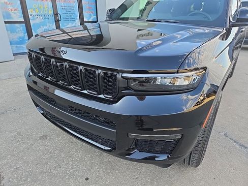 New 2025 Jeep Grand Cherokee L Limited w/ Luxury Tech Group II image 17