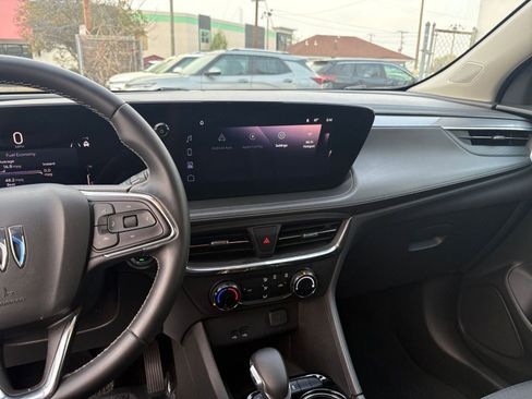 Used 2025 Buick Encore GX Preferred FWD image 17