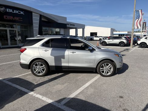 Used 2018 Chevrolet Equinox Premier image 8