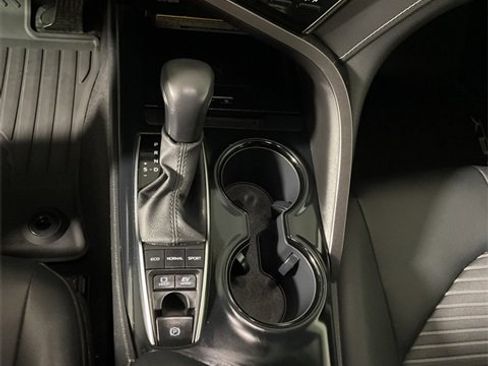 Used 2020 Toyota Camry SE image 28