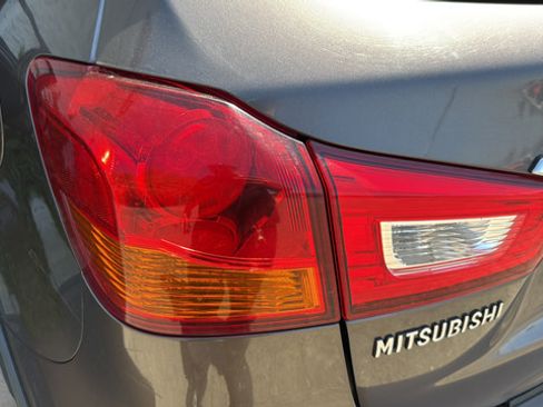 Used 2019 Mitsubishi Outlander Sport SE FWD image 36