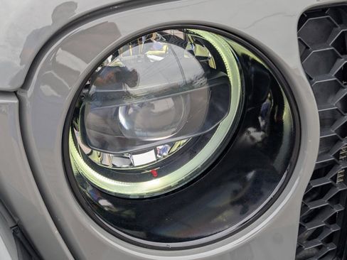 Used 2023 Jeep Gladiator Sport image 4