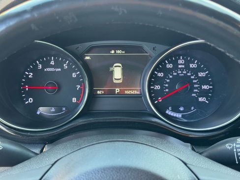 Used 2019 Kia Sedona SX image 25